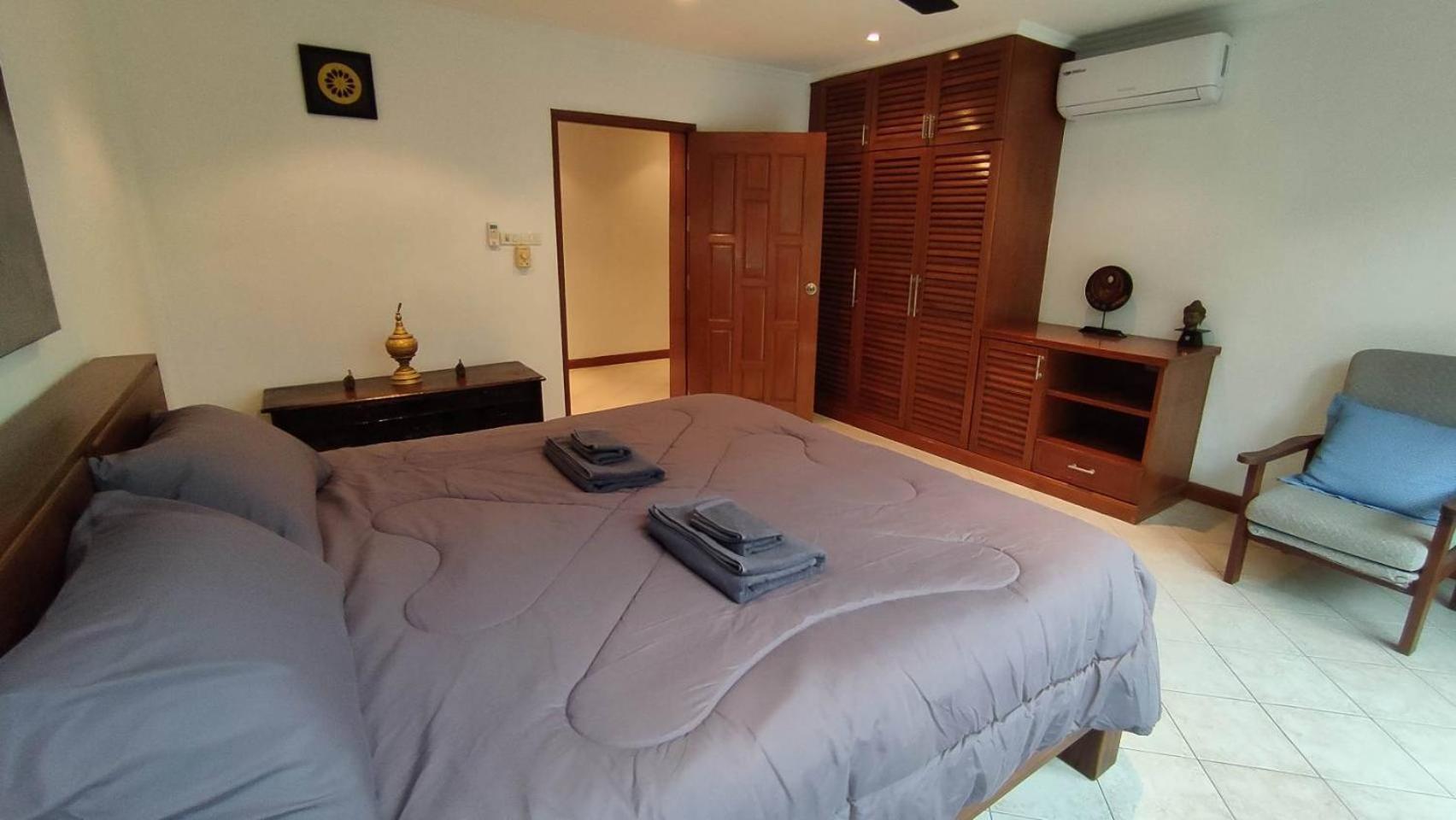 3 Bedrooms In Prathumnak Jomtien * Pattaya