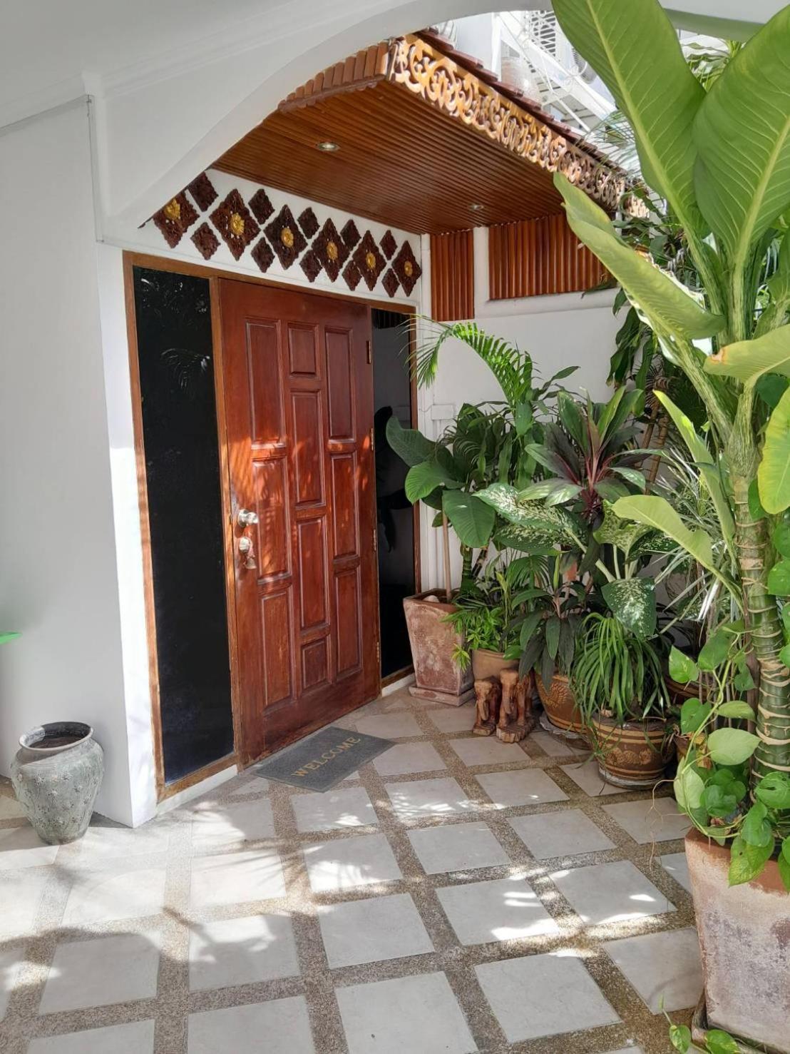 3 Bedrooms In Prathumnak Jomtien Villa