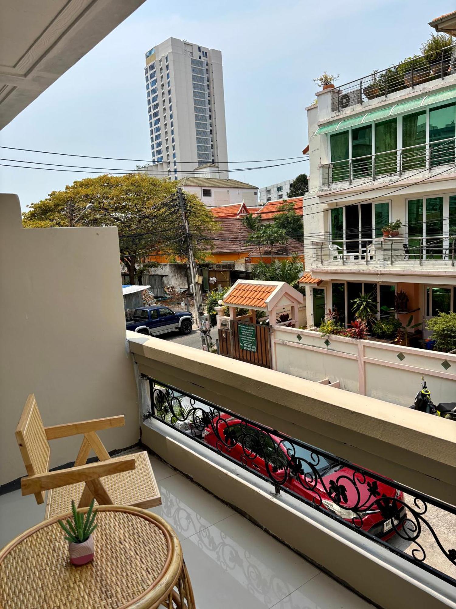 Hotel Charm At Pratumnak Pattaya