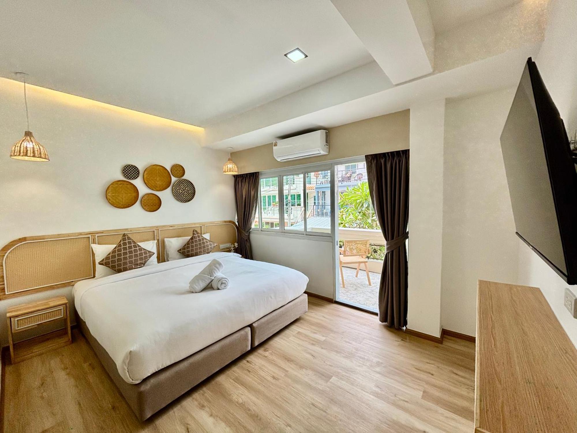 Hotel Charm At Pratumnak Pattaya
