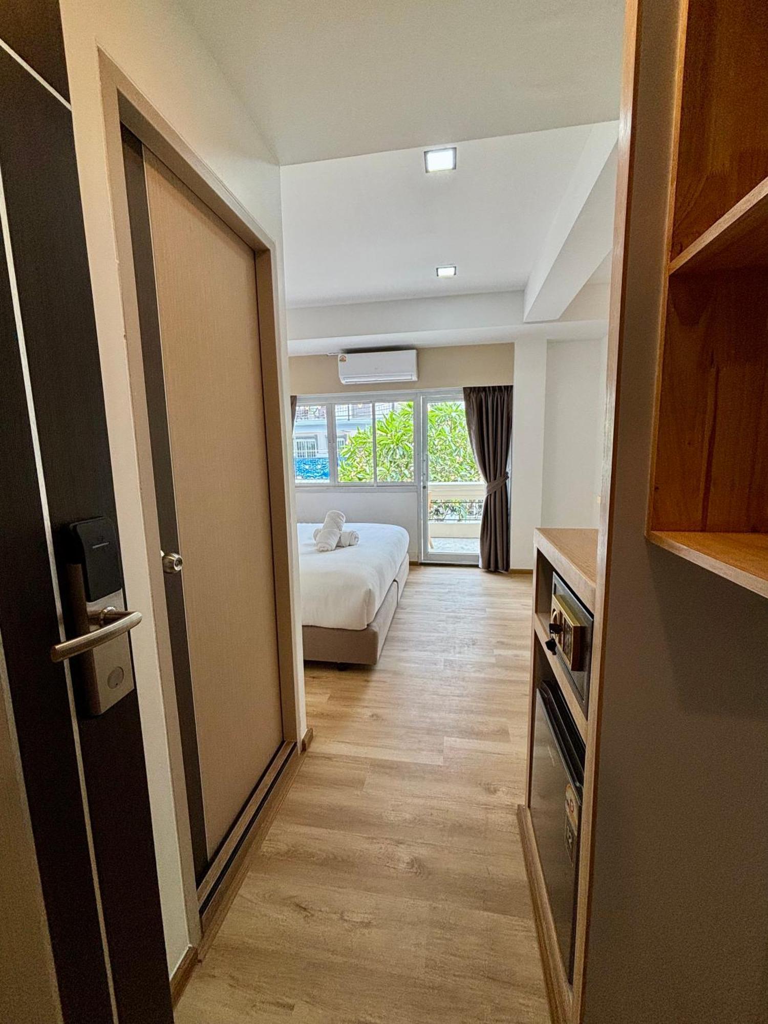 Charm At Pratumnak Hotel
