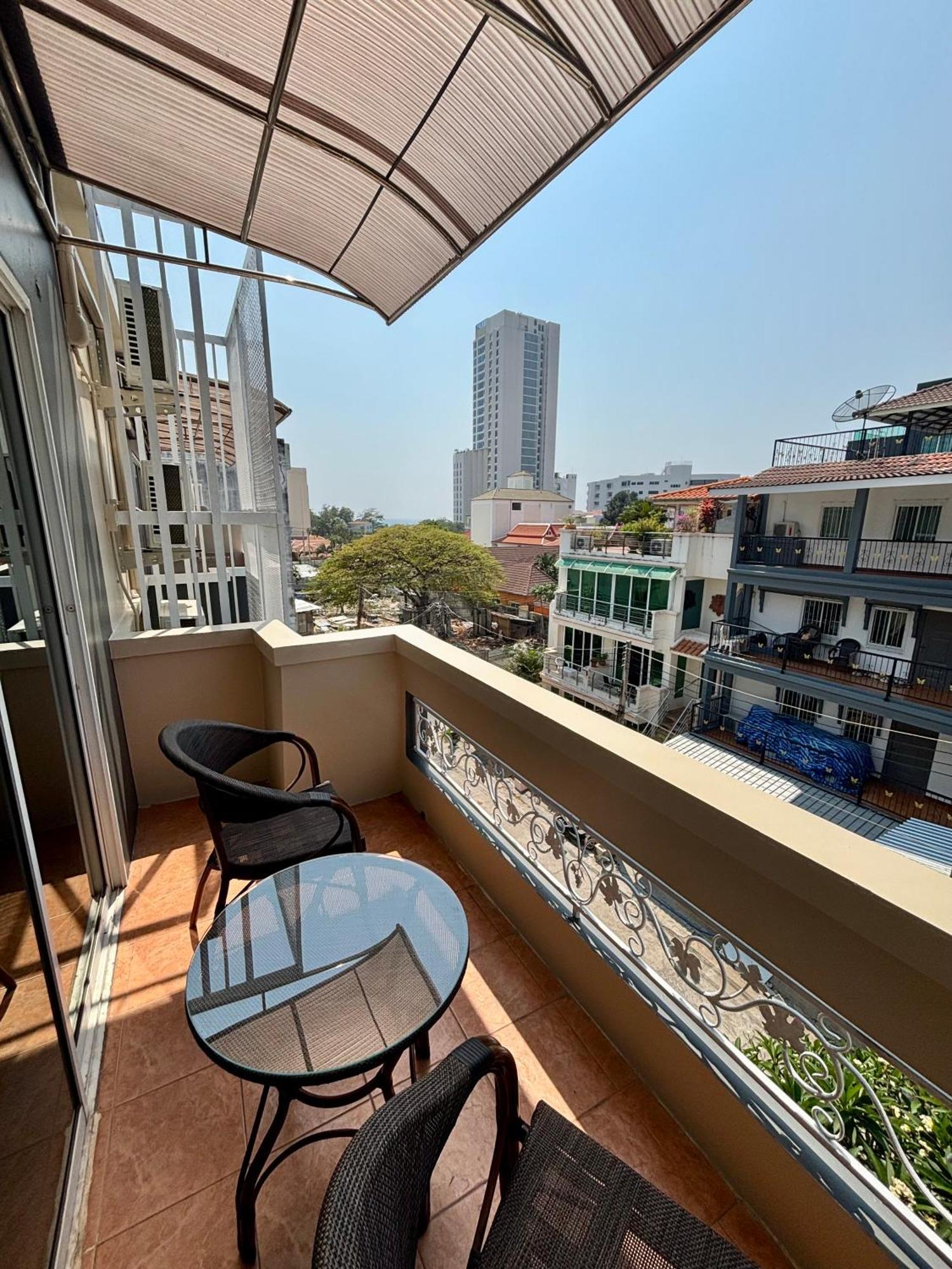 Charm At Pratumnak Hotel Pattaya