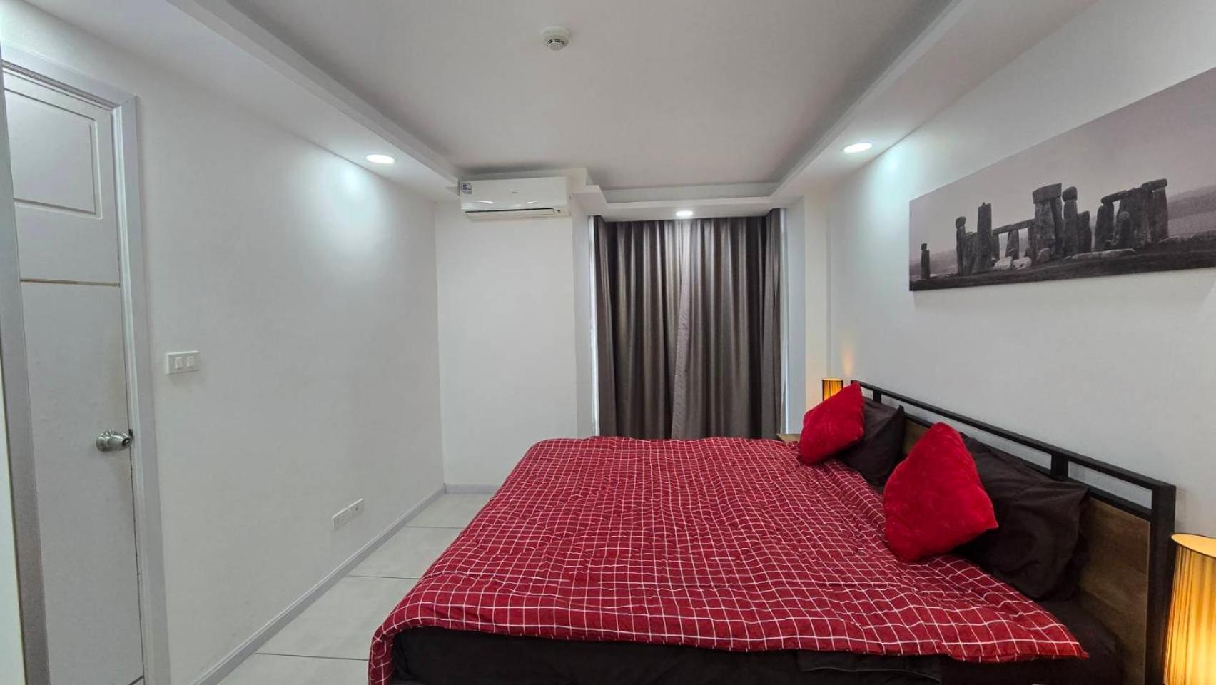 5 Min Walk To Tropical Garden Apartment *