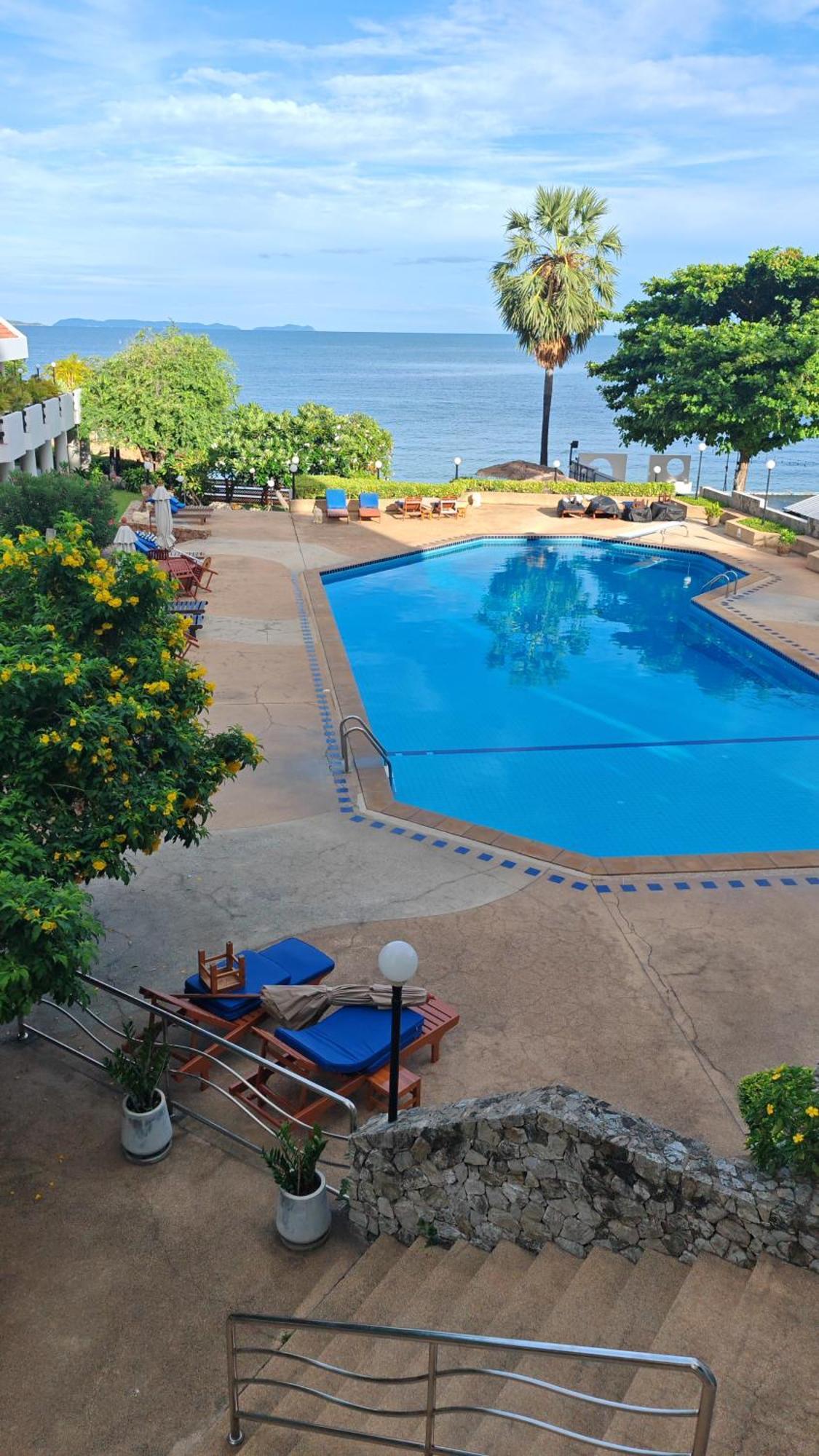 Beachfront Seaview Pangsapuri Pattaya