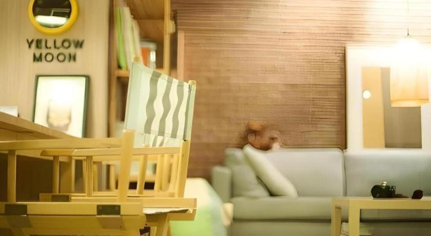 Hotel Yellow Moon 2*
