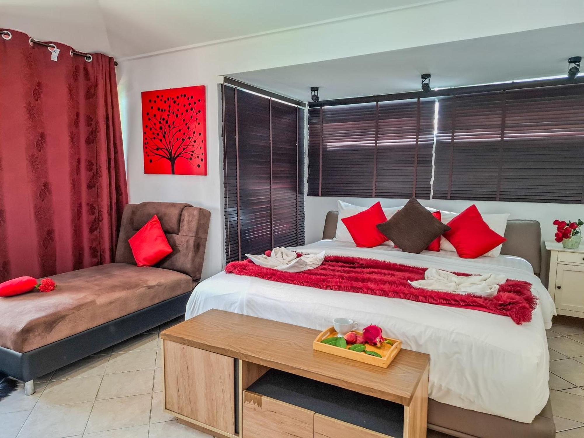 Thabali Oasis:3bhk Private Pool + Sauna Villa Pattaya