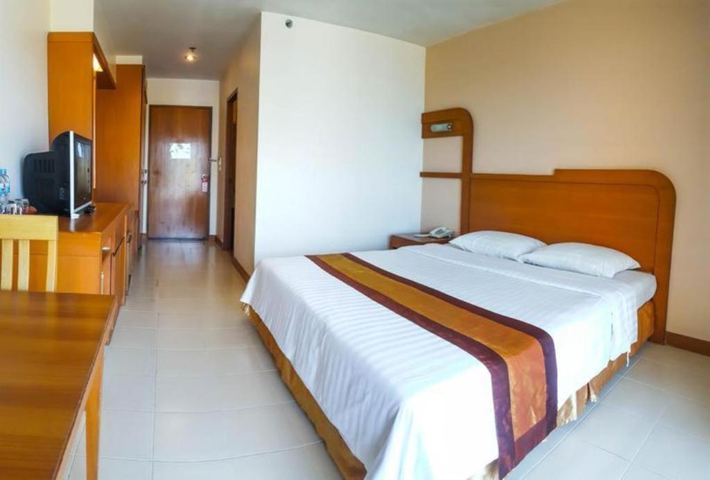 Eastiny Plaza Hotel 3*