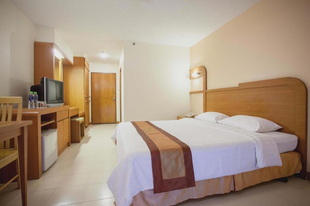 Eastiny Plaza Hotel 3*