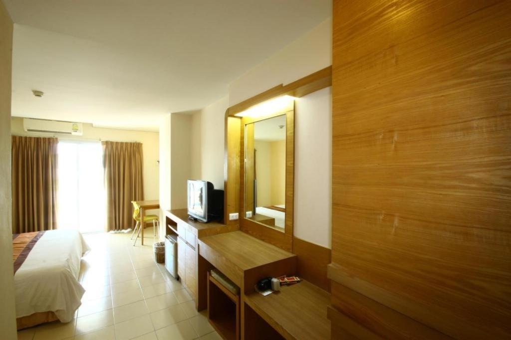 Eastiny Plaza Hotel 3*