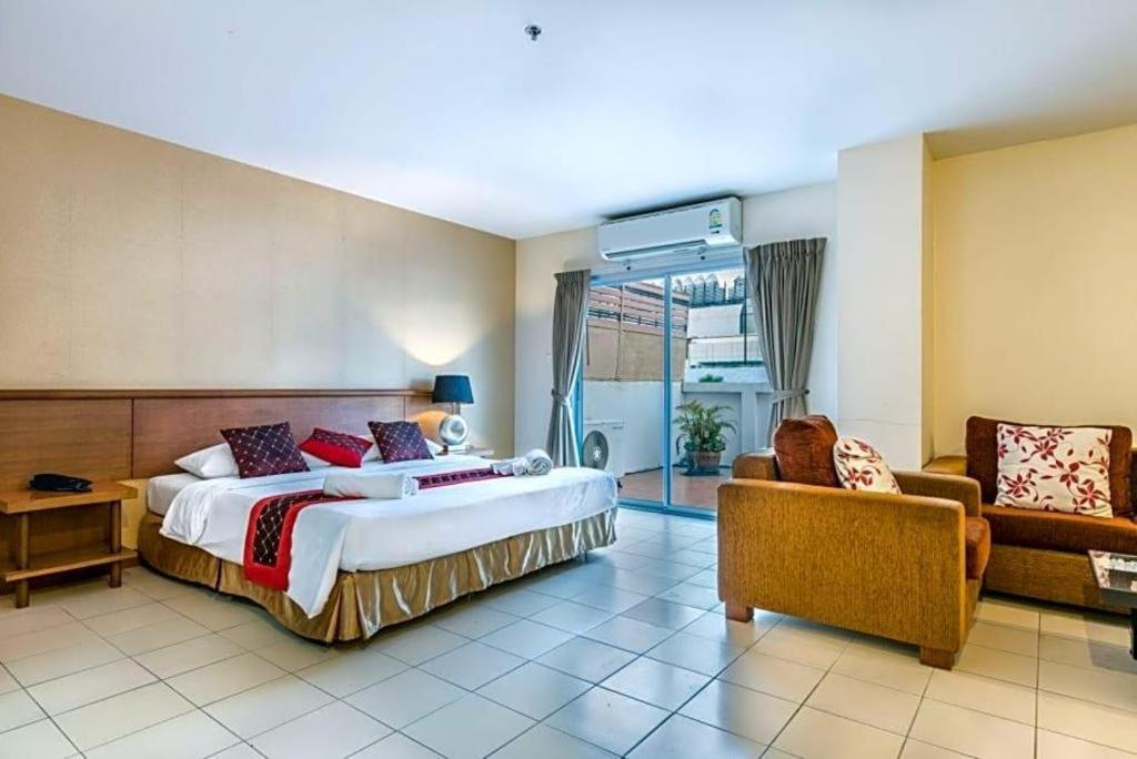 Eastiny Plaza Hotel 3*