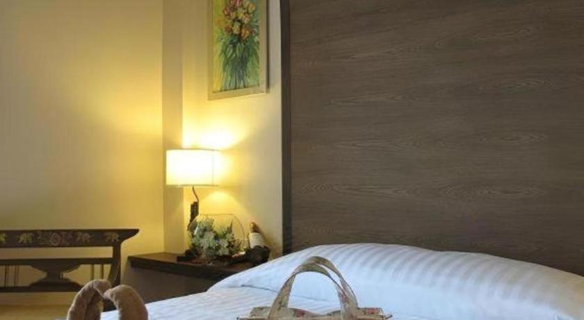 Hotel Red Balcony Pattaya