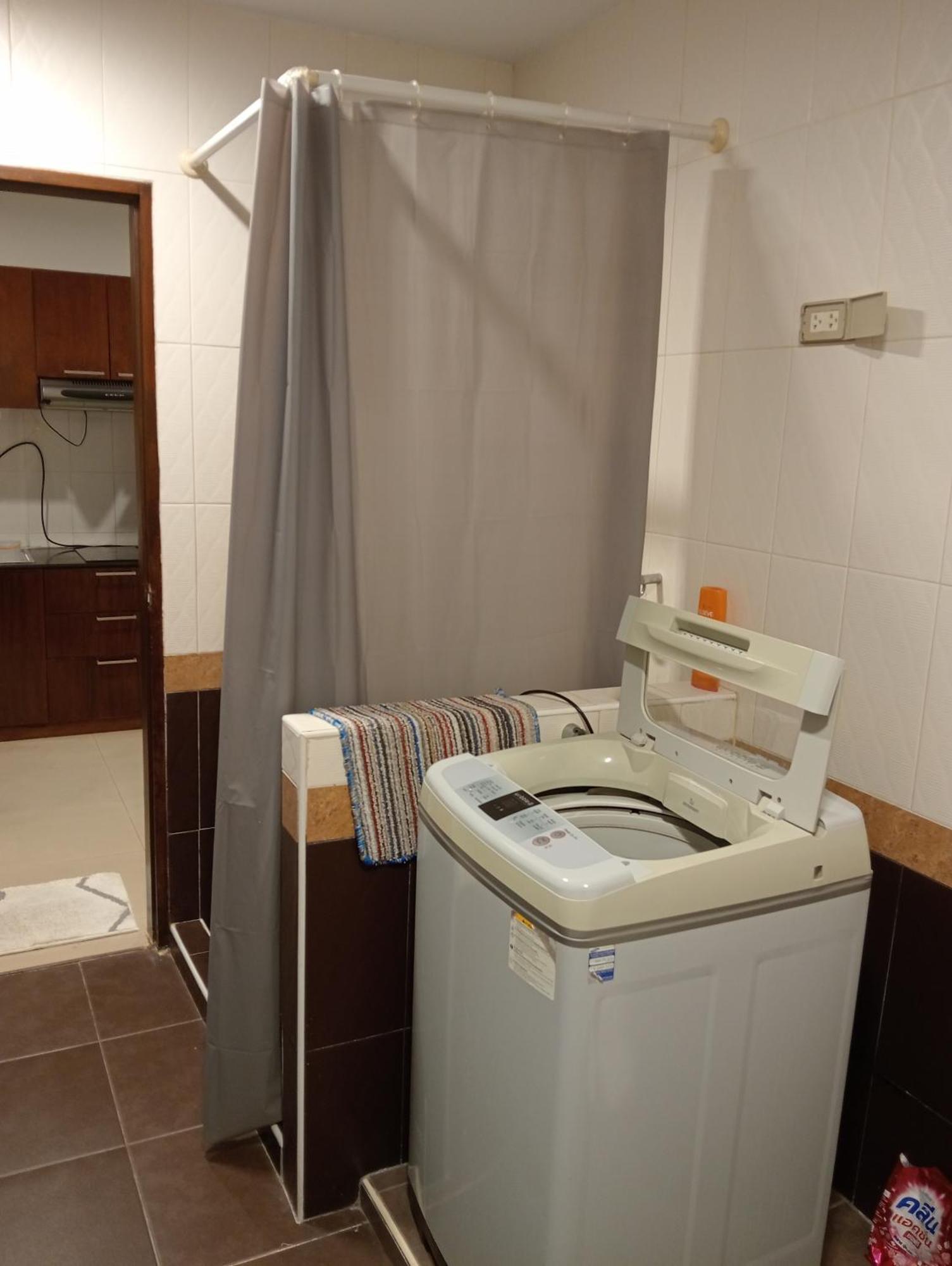 Apartment With Washer On Wongamat