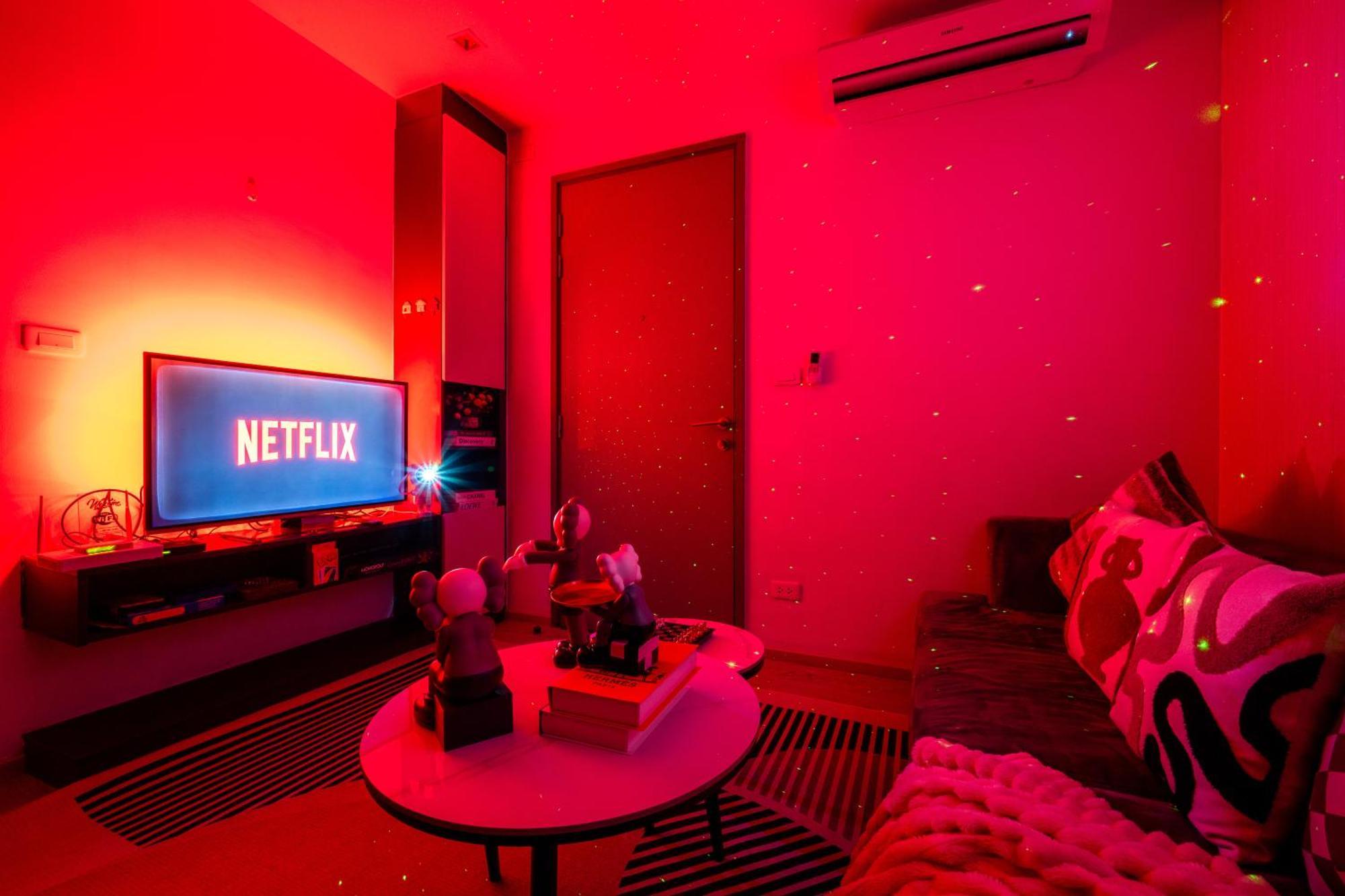 Bright Modern 1 Bedroom Chic Design Apartment