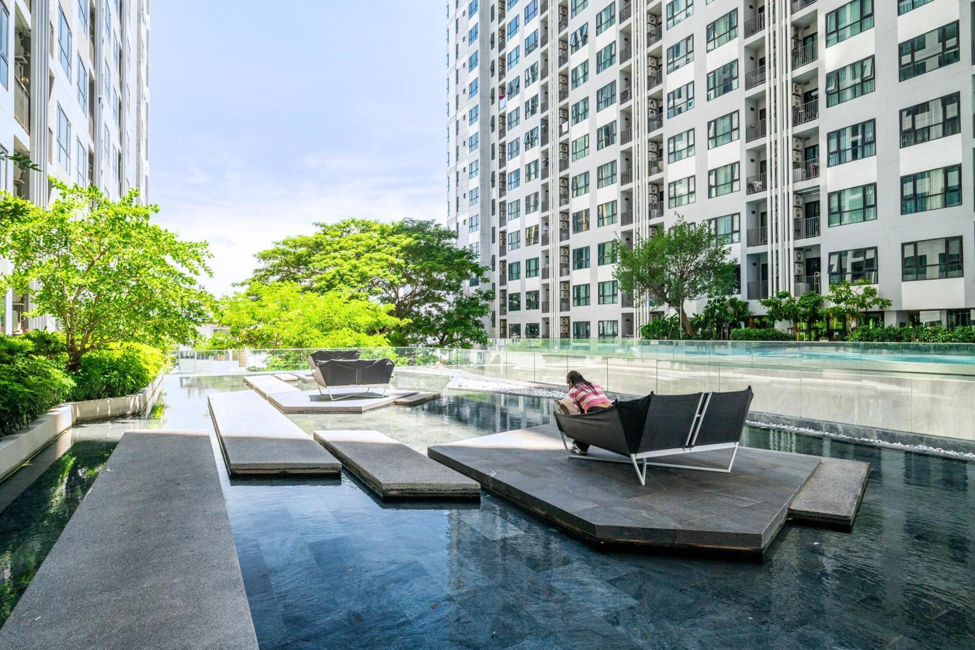 Bright Modern 1 Bedroom Chic Design Apartment *