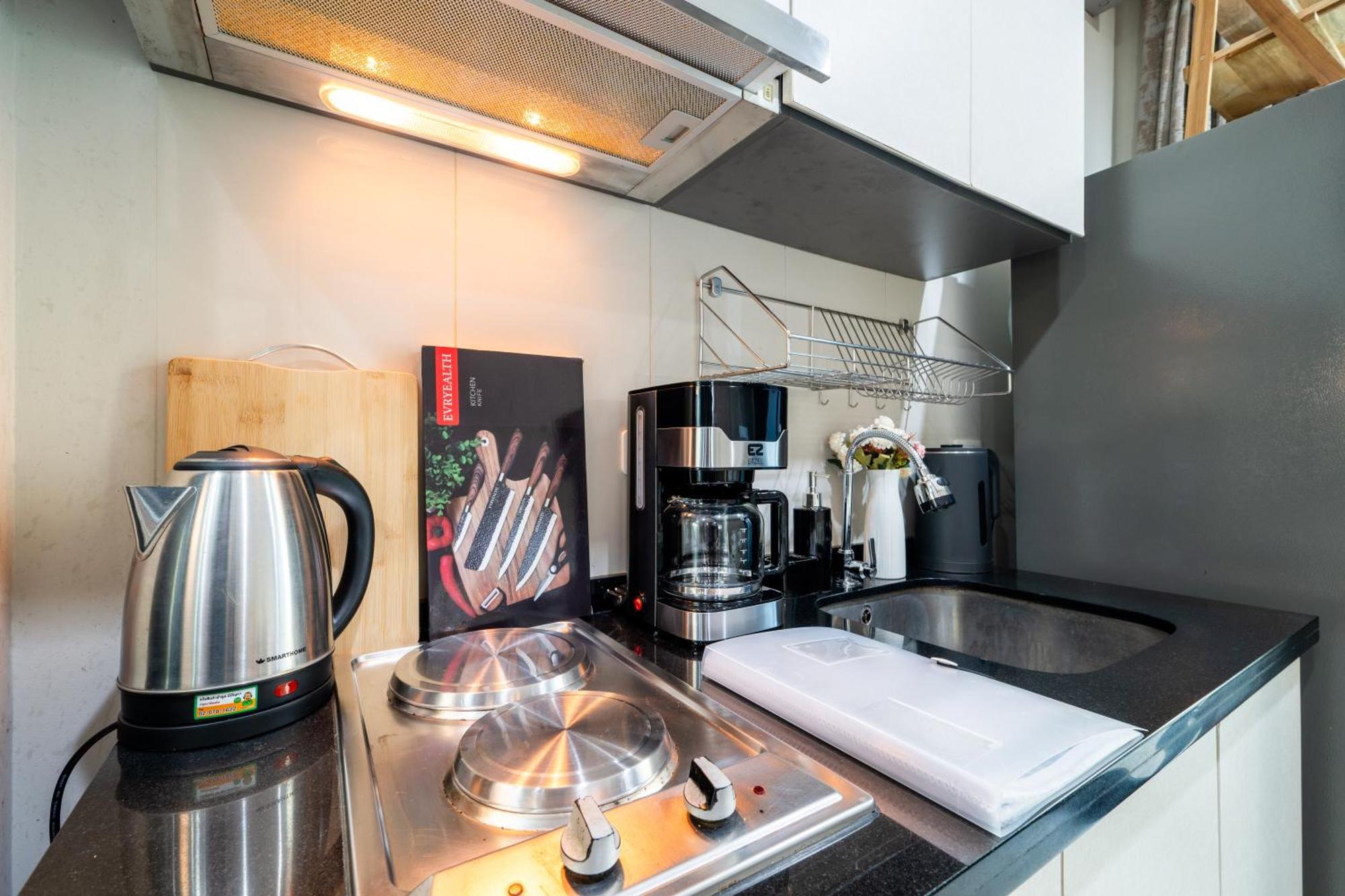 Bright Modern 1 Bedroom Chic Design Apartment *