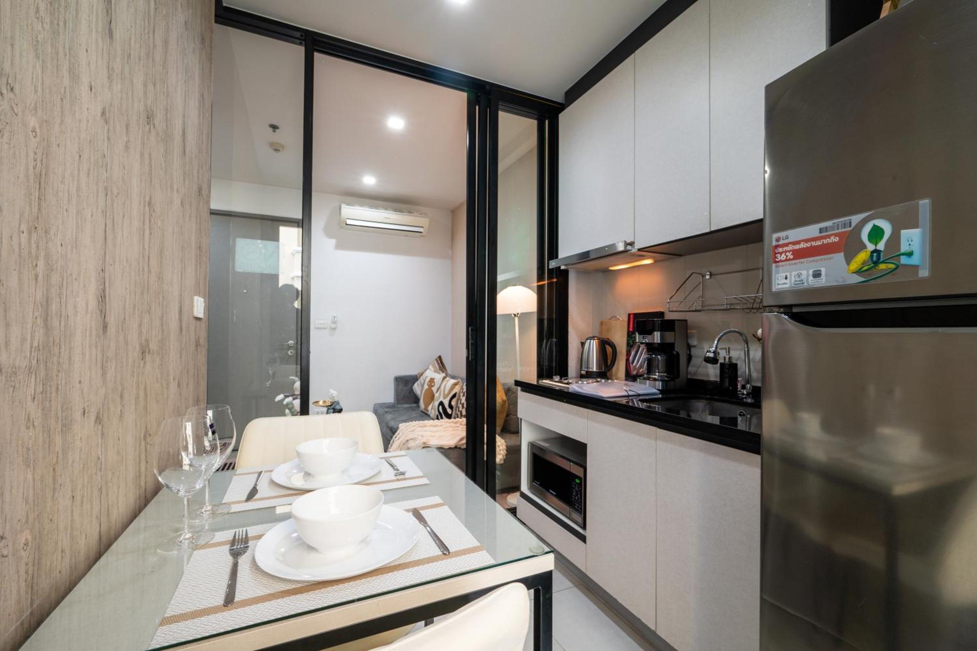 Apartment Bright Modern 1 Bedroom Chic Design