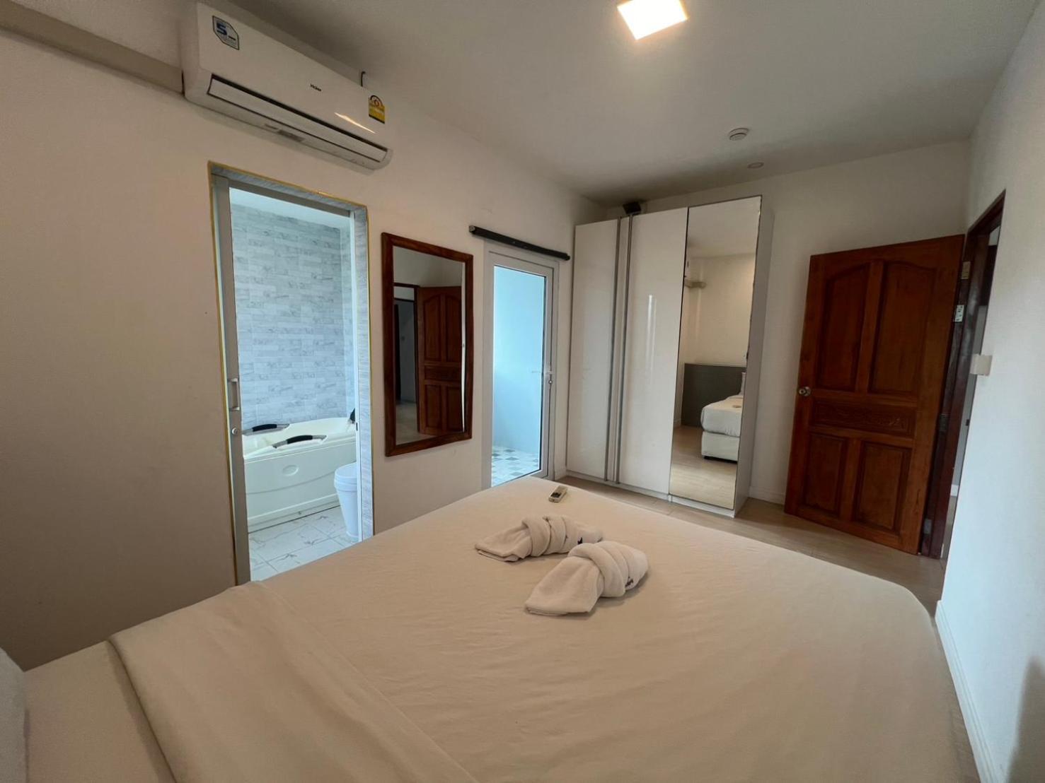 Pattaya Pool Villa *