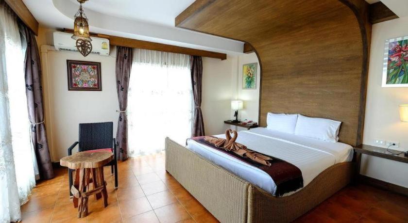 Red Balcony Hotel 2*