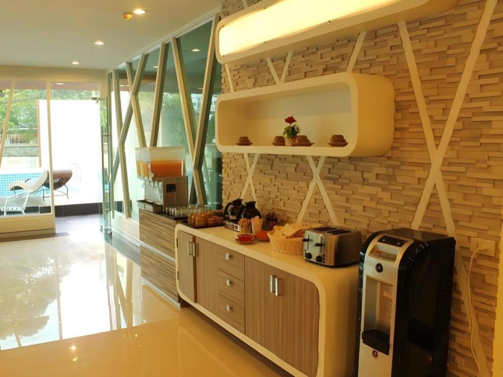 Chariot Hotel