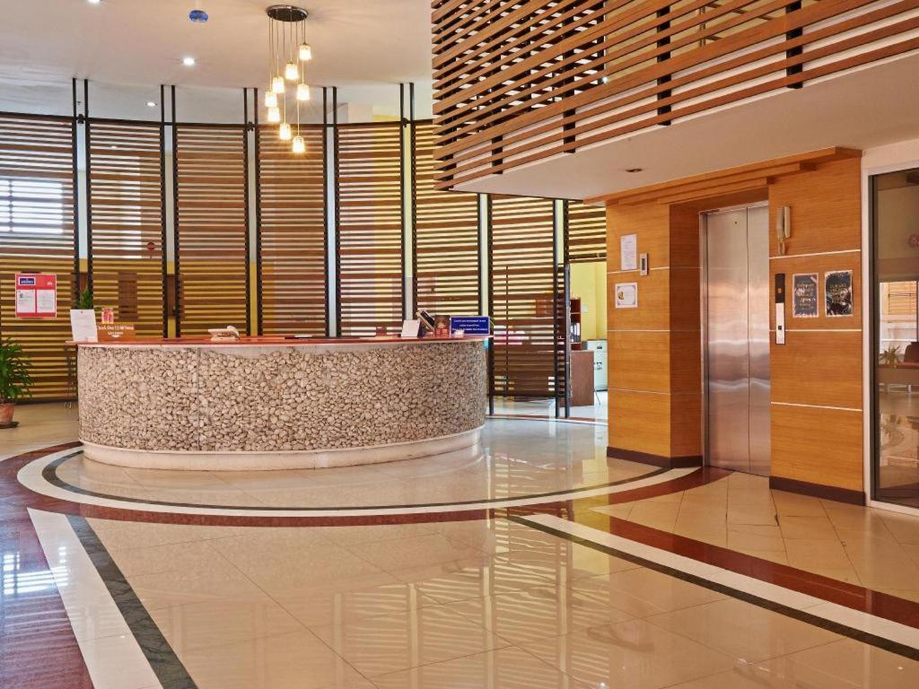 Eastiny Plaza Hotel 3*