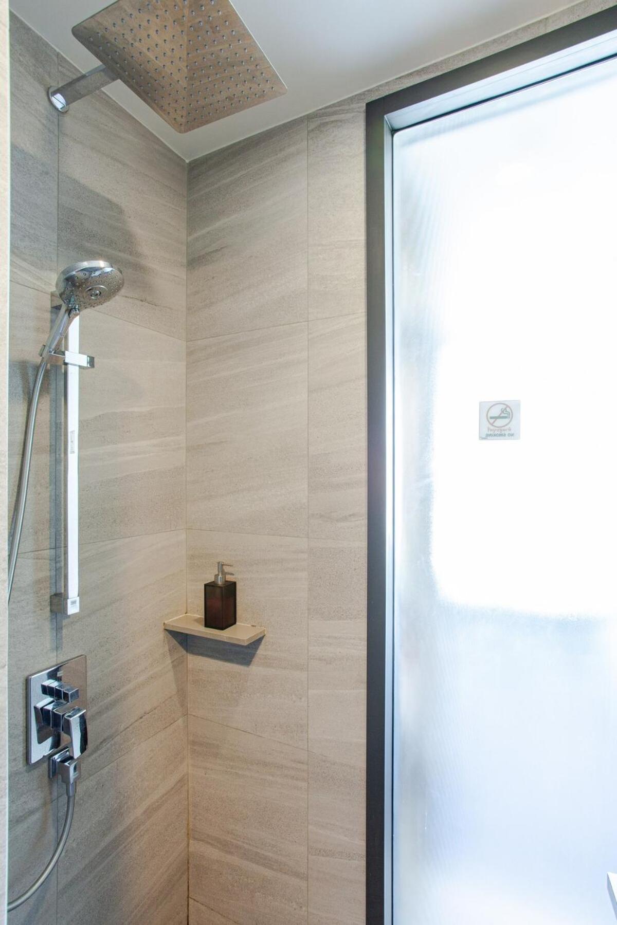 Edge 19th Floor Apartment *