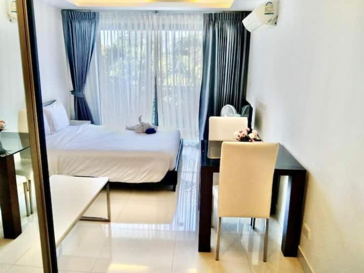 Club Royal Hideaway Steps From Private