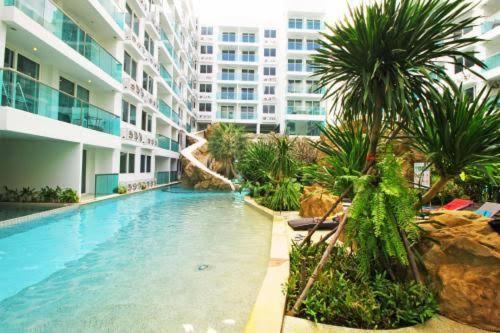 Club Royal Hideaway Steps From Private * Pattaya