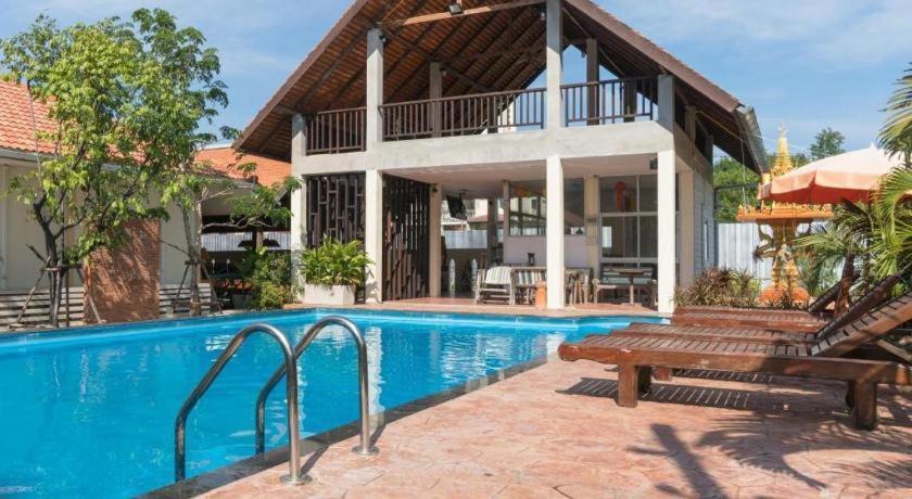 Lotusland Resort 3*