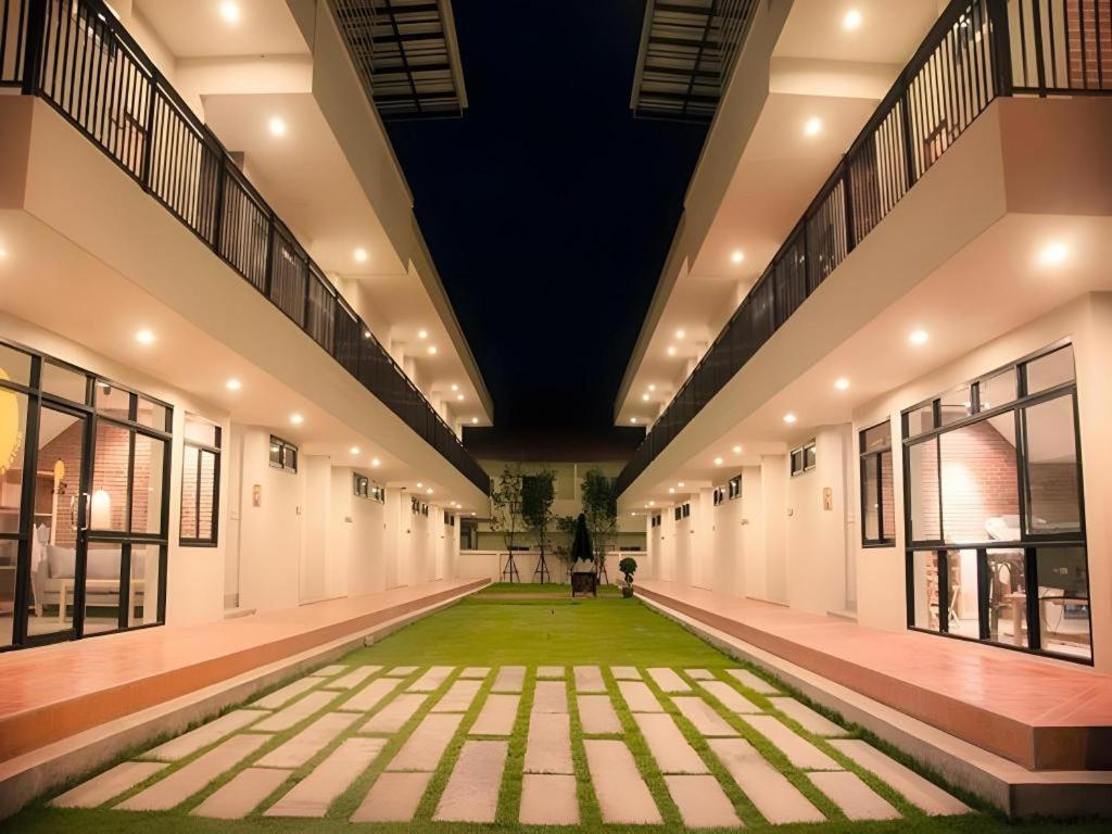 Yellow Moon Hotel Pattaya
