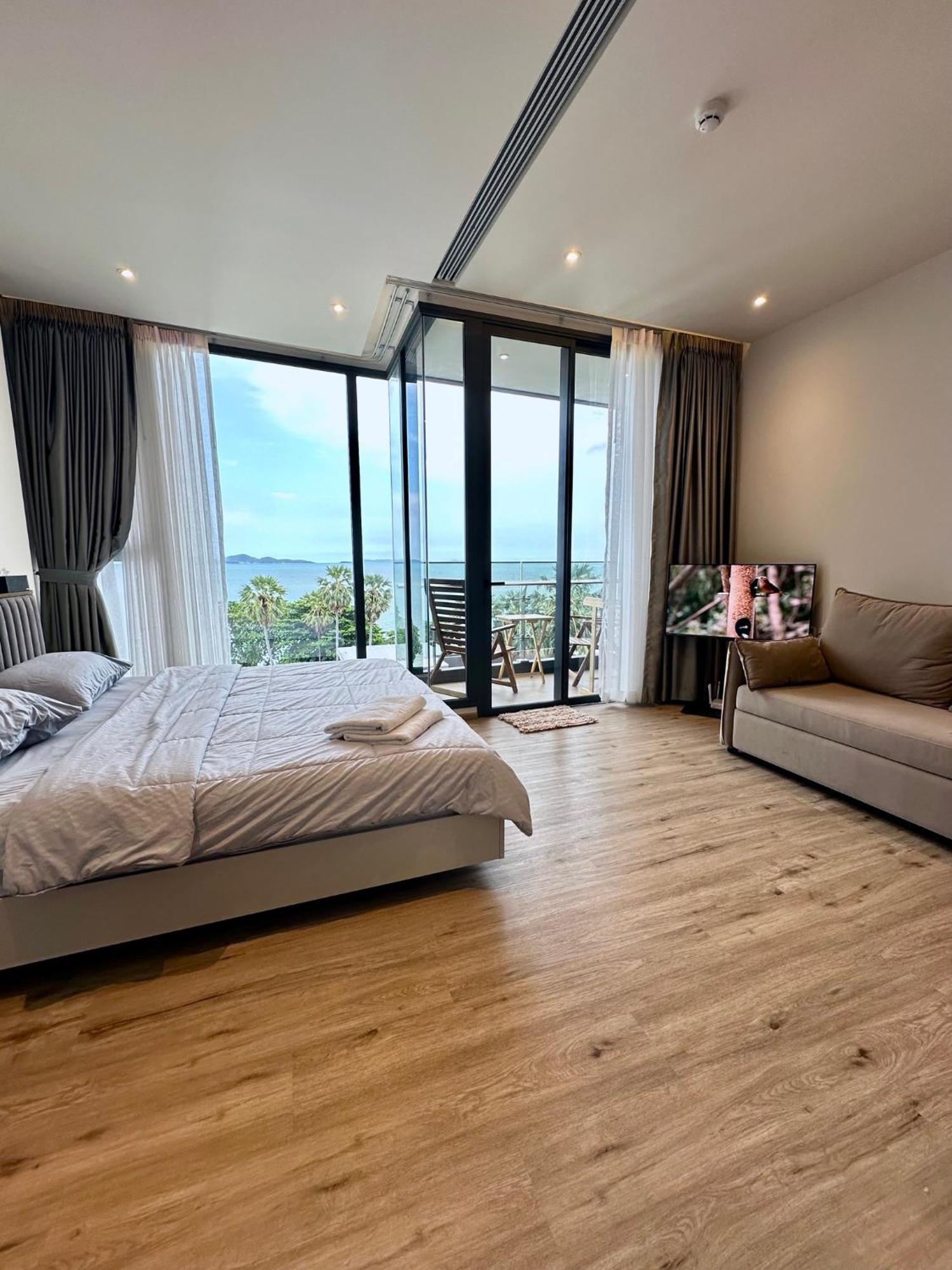 Arom Wongamat Luxury Boutique Beachfront In North Pattaya, 702 * Pattaya