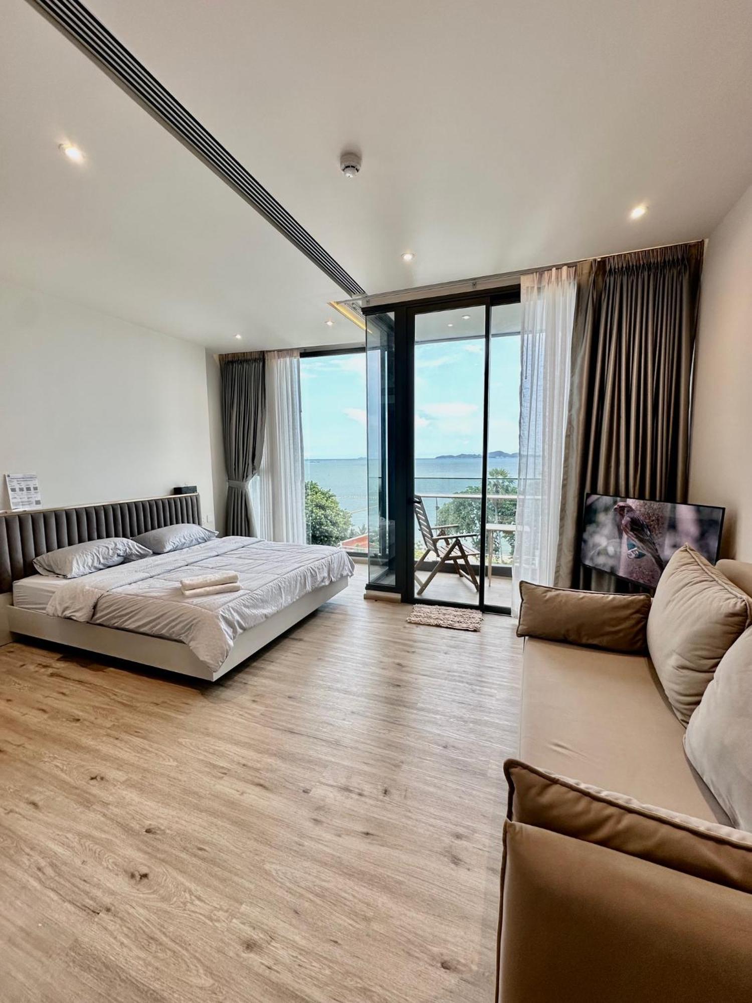 Arom Wongamat Luxury Boutique Beachfront In North Pattaya, 702 Pattaya