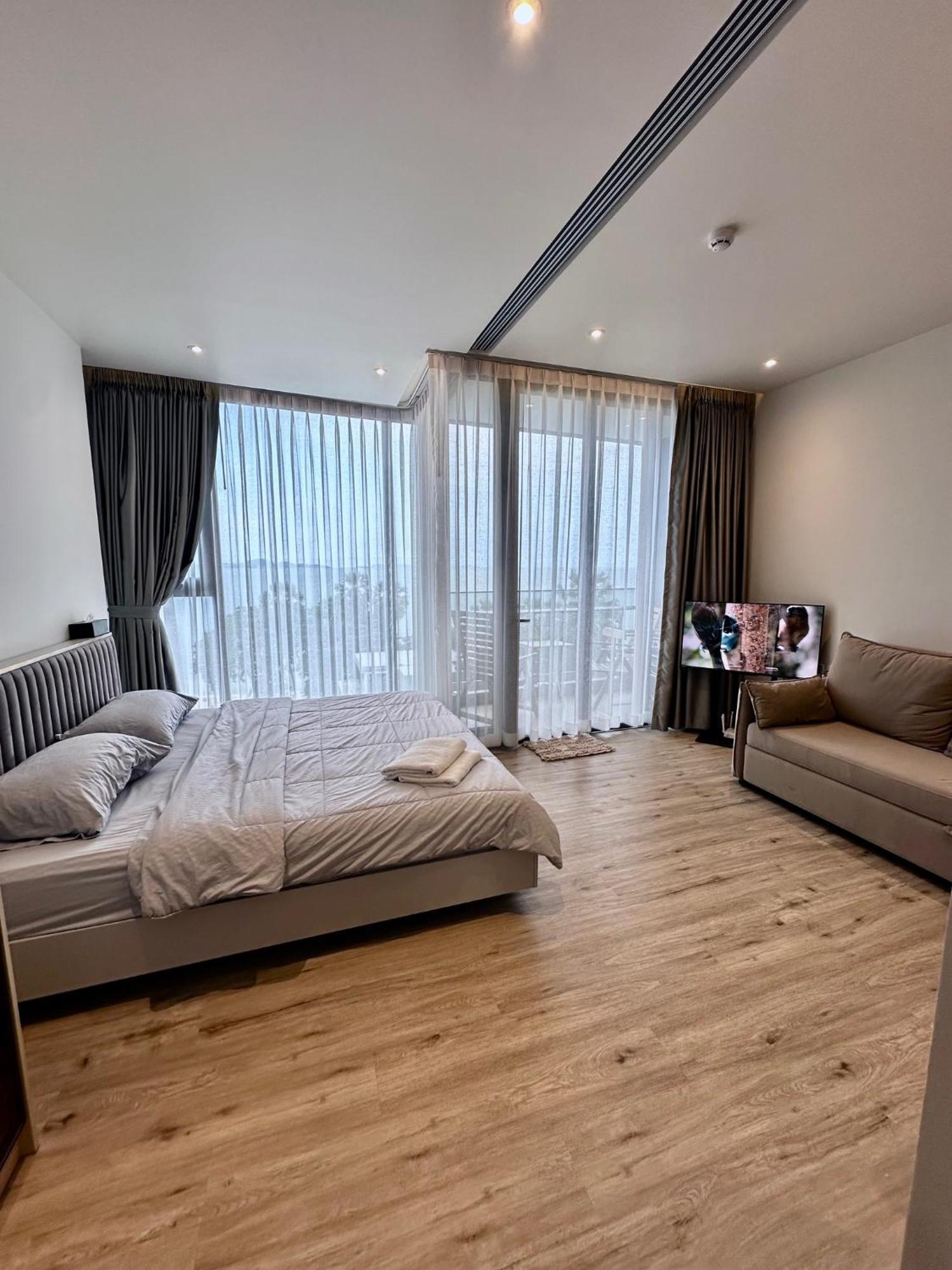 Apartment Arom Wongamat Luxury Boutique Beachfront In North Pattaya, 702