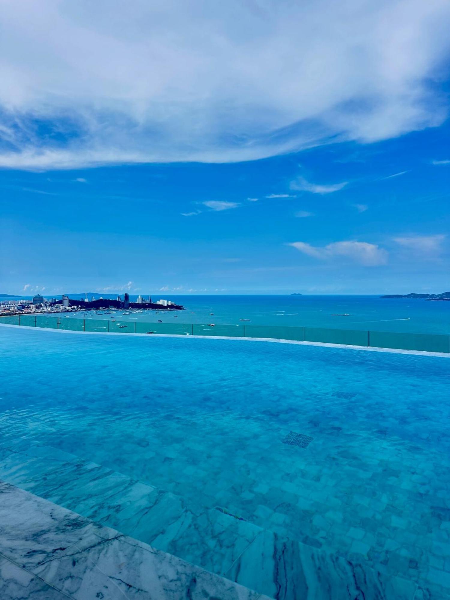 Arom Wongamat Luxury Boutique Beachfront In North Pattaya, 702 Apartment Pattaya