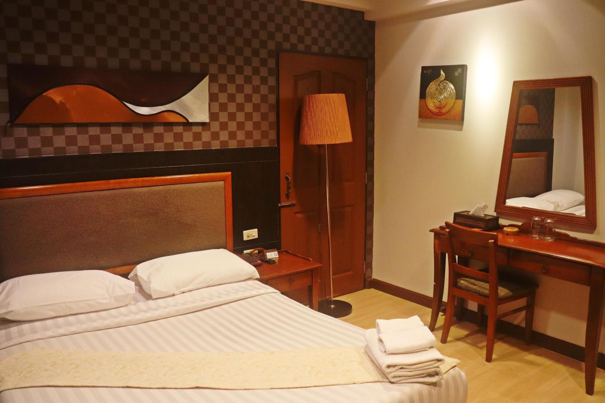 Hotel House- Sha Extra