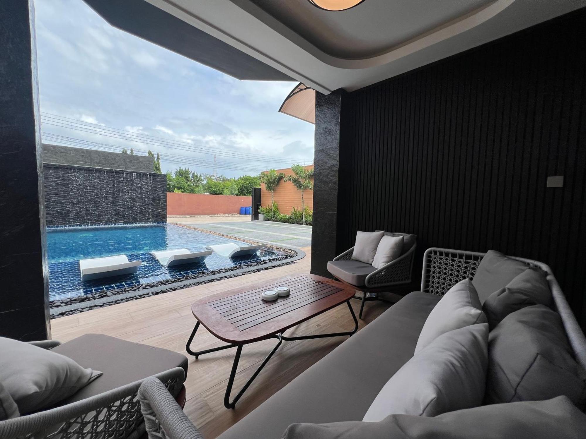 Pattaya Pool Villa