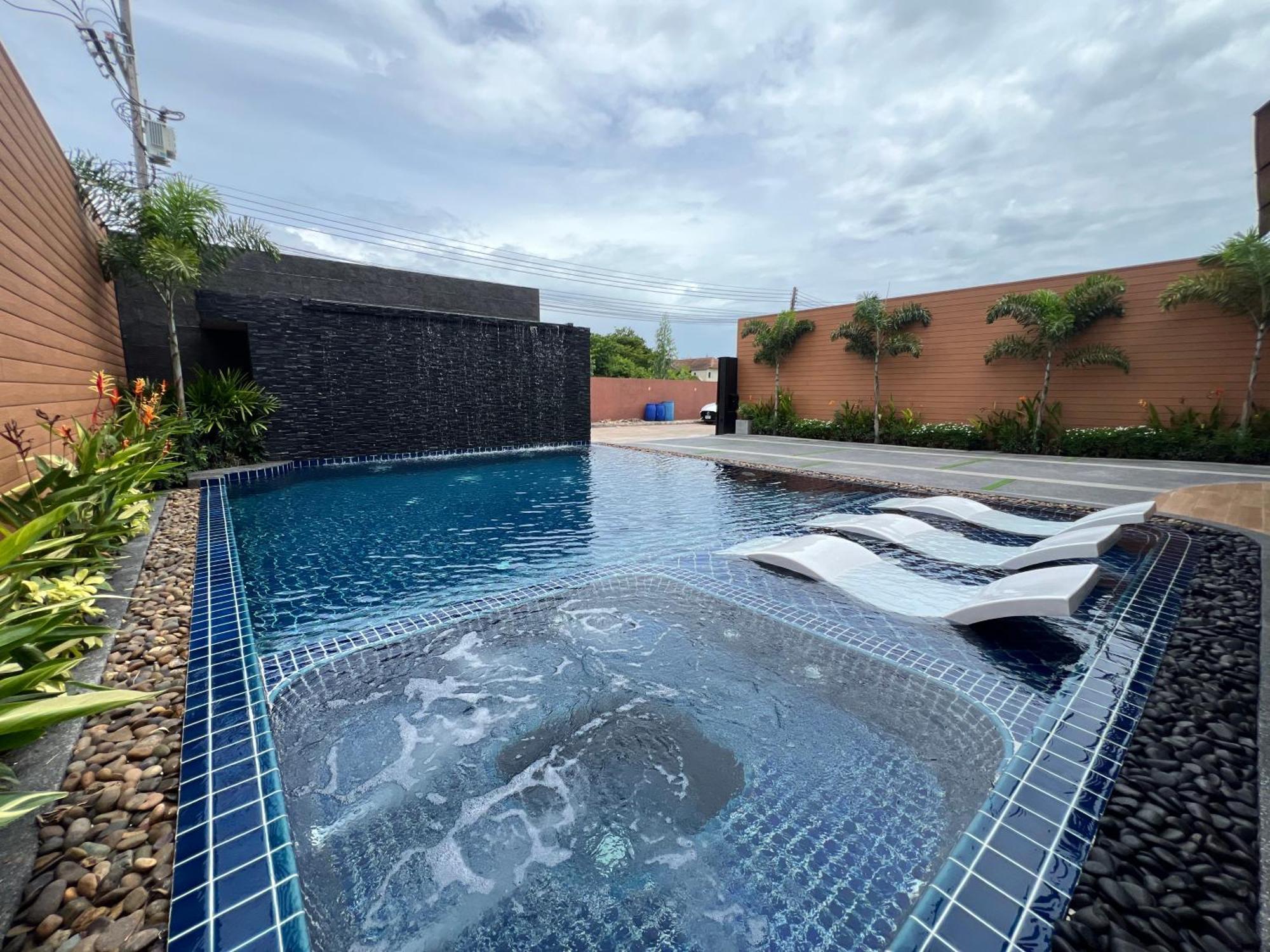 Pattaya Pool *