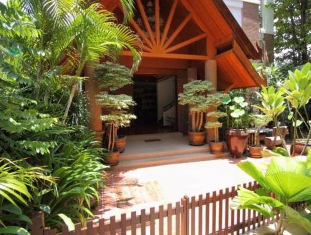 Chada Thai House Hotel