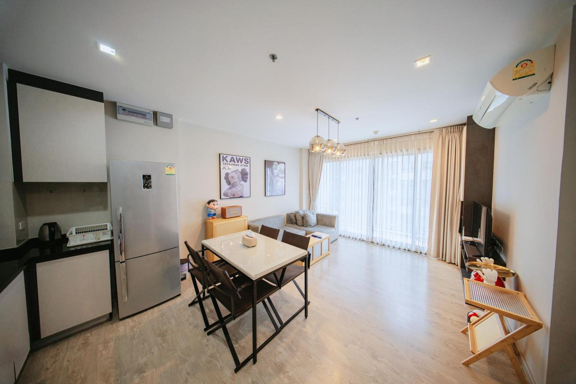 The Base Sea View Apartment *