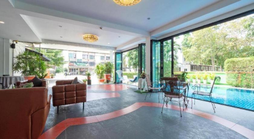 Oyo 75367 Ud Hotel