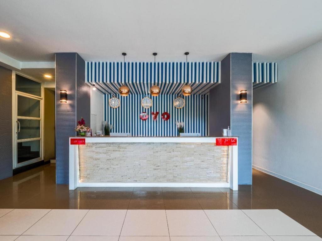 Oyo 1126 Curve Boutique Hotel 3*
