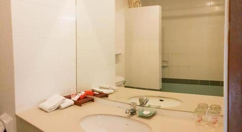 Eastiny Plaza Hotel 3*
