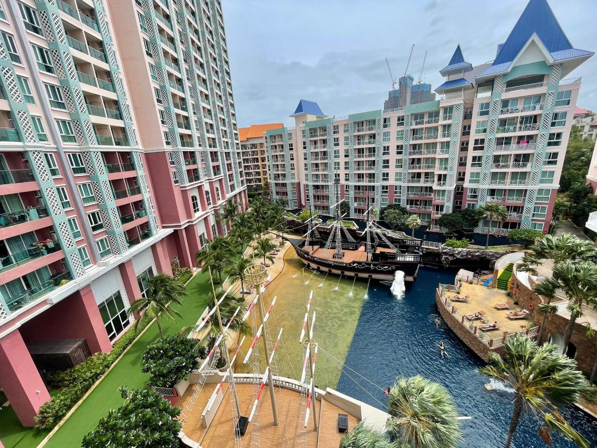 Apartment With Waterpark Pattaya