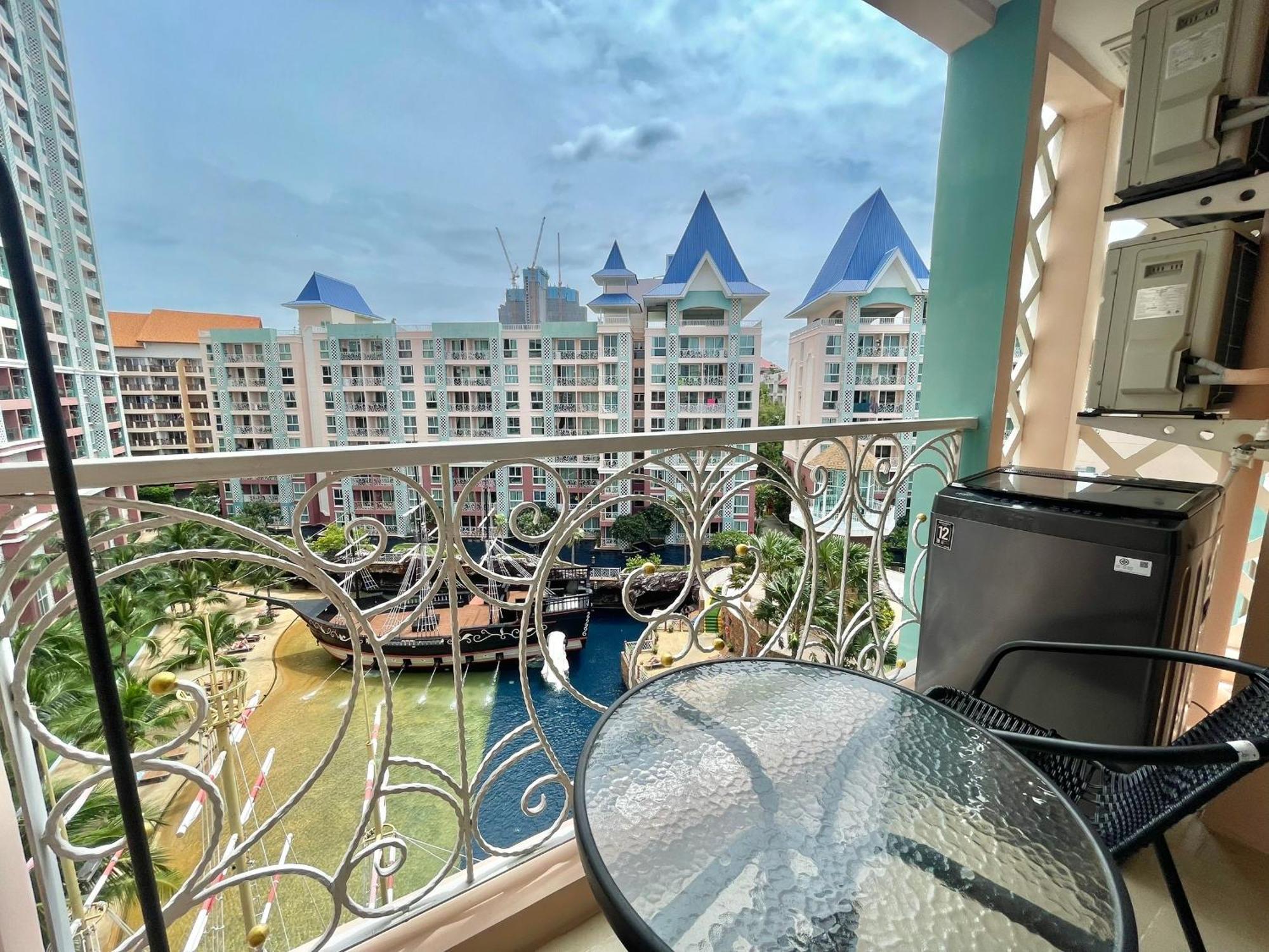 Apartment With Waterpark Pattaya