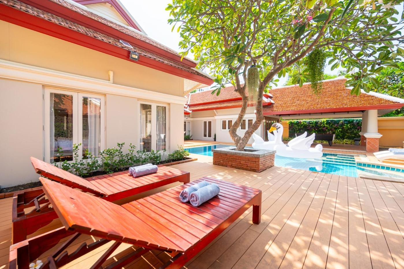 Naka At Pratumnak Villa *