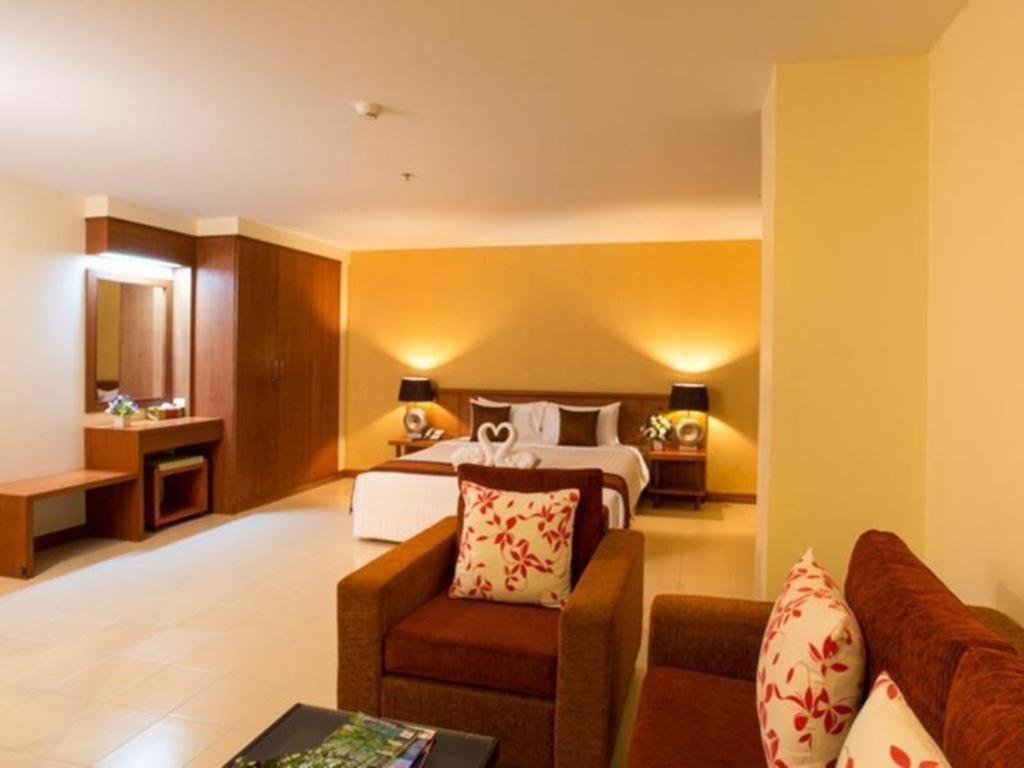 Eastiny Plaza Hotel 3*