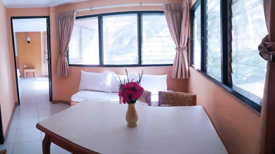 Hotel At Nine