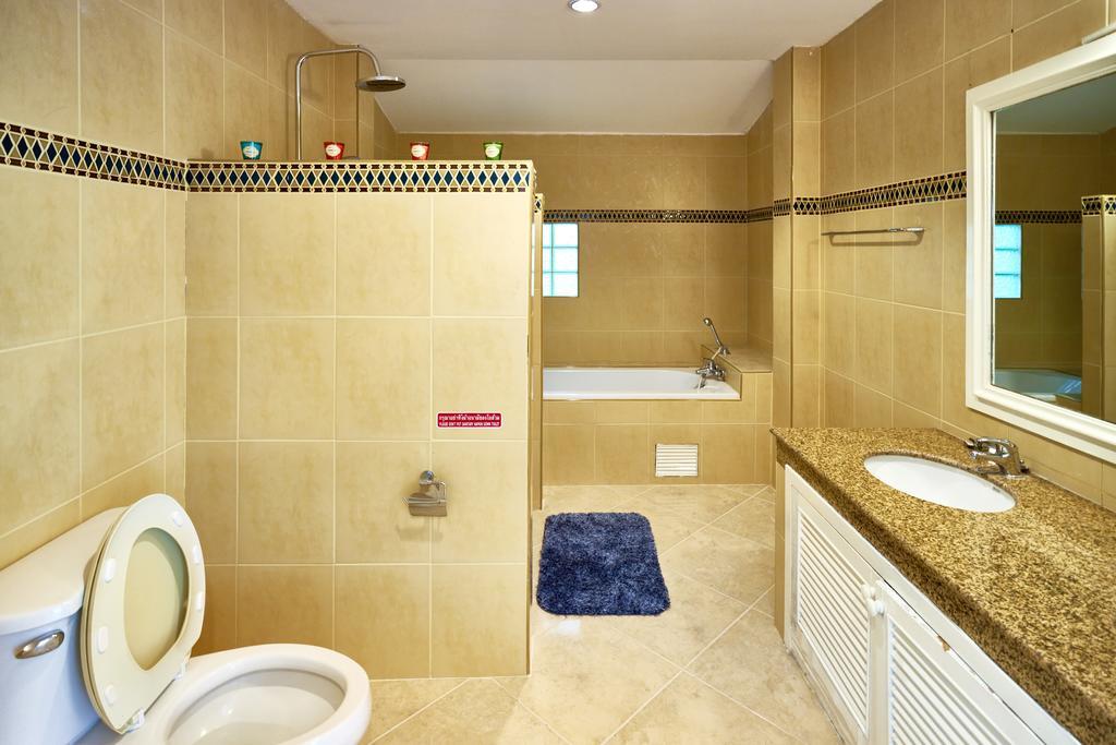 Pool 5bedroom Cosy Big Area Close To The *
