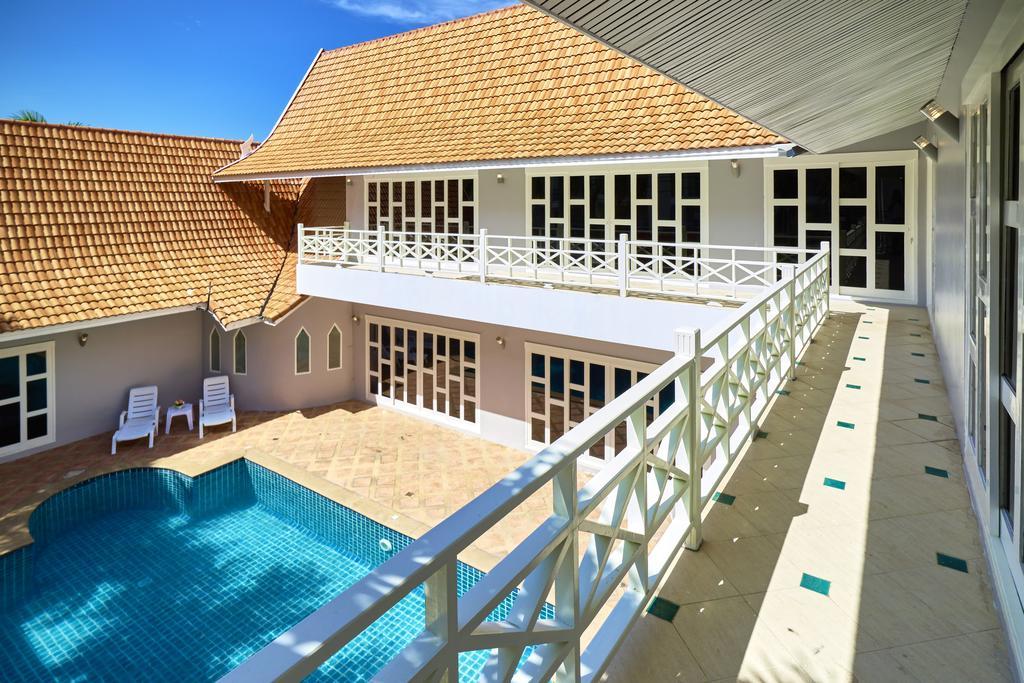 Villa Pool 5bedroom Cosy Big Area Close To The *