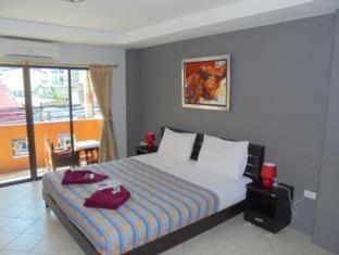 Robin's Nest & Restaurant Pattaya