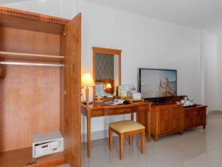 The Golden Boutique And 3*